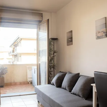 Box E Ampio Terrazzo Relax A 600 Metri Dal Mare